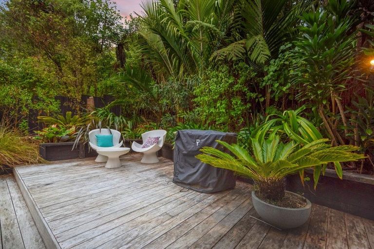 Photo of property in 42 Bayview Road, Browns Bay, Auckland, 0630