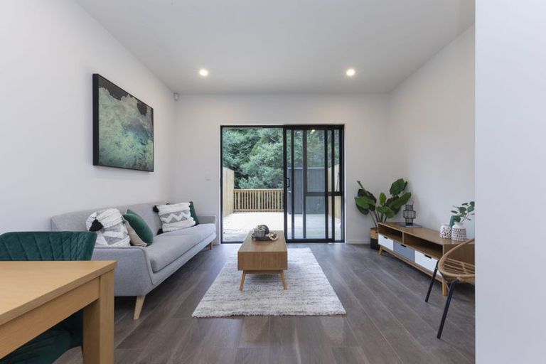 Photo of property in 21 Morihana Close, Glen Eden, 0602