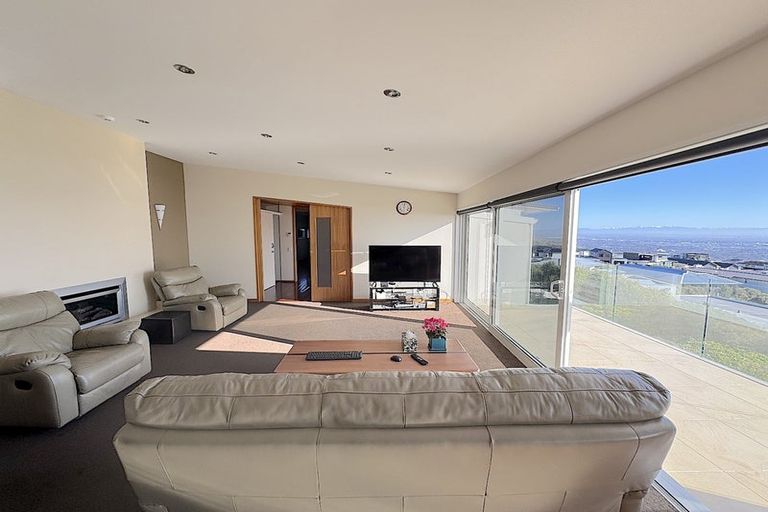 Photo of property in 2 Clearview Lane, Mount Pleasant, Christchurch, 8081