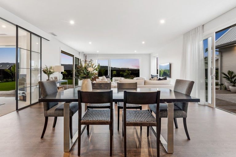 Photo of property in 32 Sandpiper Avenue, Point Wells, 0986