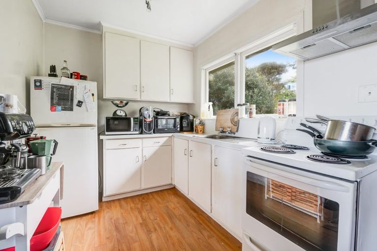 Photo of property in 2 Kaipara Crescent, Helensville, 0800