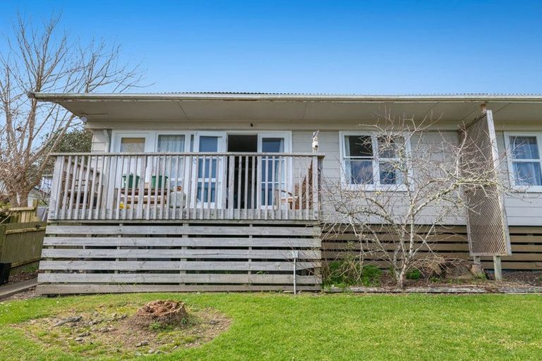 Photo of property in 2 Kaipara Crescent, Helensville, 0800