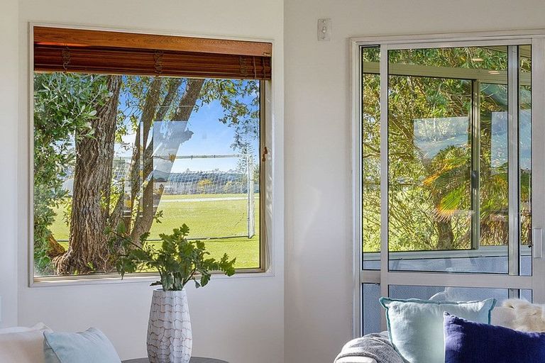 Photo of property in 2/23 Wairau Road, Forrest Hill, Auckland, 0627