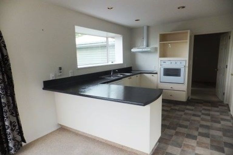 Photo of property in 2/76 Ravensdale Rise, Westmorland, Christchurch, 8025