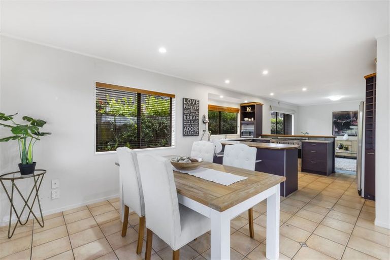 Photo of property in 14 West Fairway, Golflands, Auckland, 2013