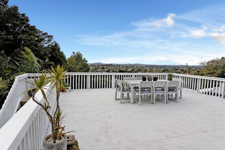 Photo of property in 207 Godley Road, Titirangi, Auckland, 0604