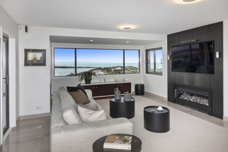 Photo of property in 5 Ophir Lane, Redcliffs, Christchurch, 8081