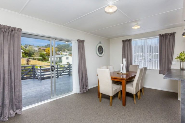 Photo of property in 34 Blueberry Grove, Timberlea, Upper Hutt, 5018
