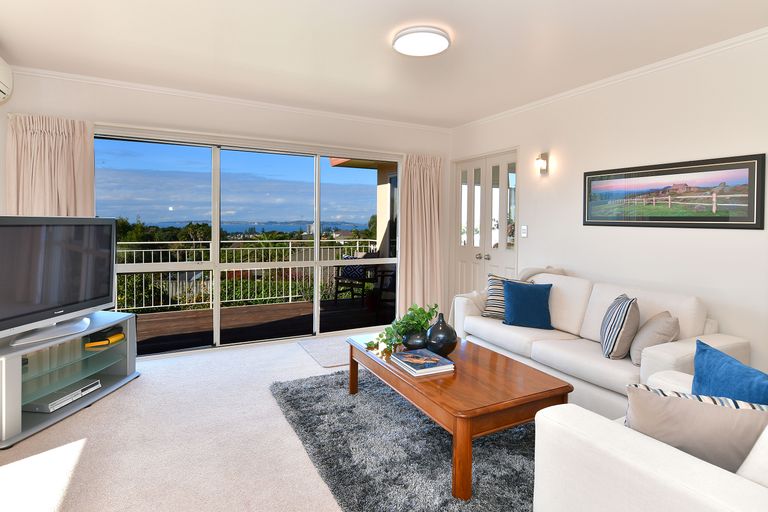 Photo of property in 4 Astor Place, Orewa, 0931