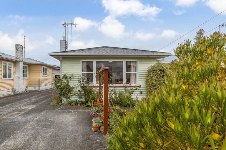 Photo of property in 11 Karaka Crescent, Levin, 5510