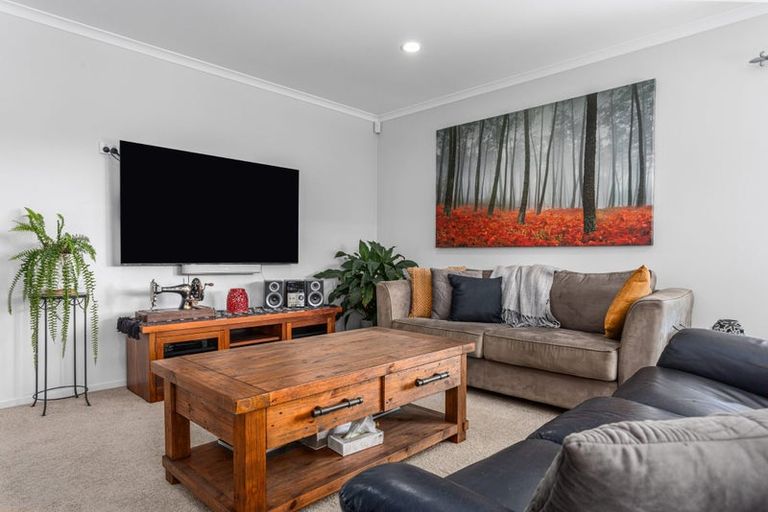 Photo of property in 21 Edgewater Grove, Whakatane, 3120