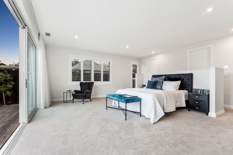 Photo of property in 32 Sandpiper Avenue, Point Wells, 0986