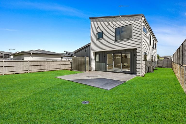 Photo of property in 10 Seafoam Road, Rosehill, Papakura, 2113