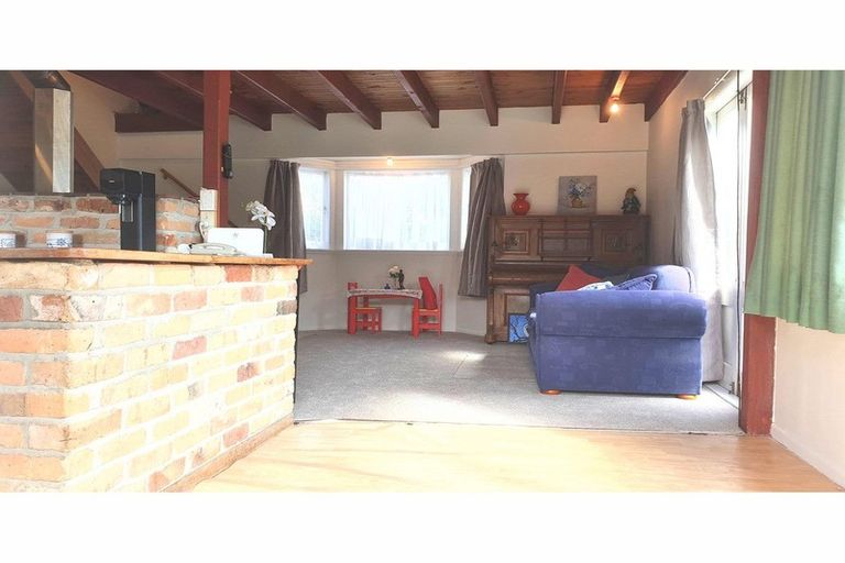 Photo of property in 14a South Lynn Road, Titirangi, Auckland, 0604