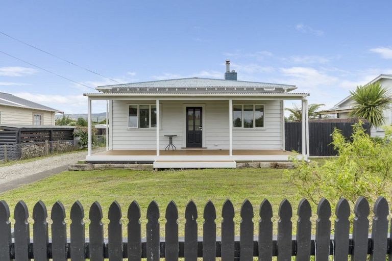 Photo of property in 7 Atkinson Street, Woodville, 4920