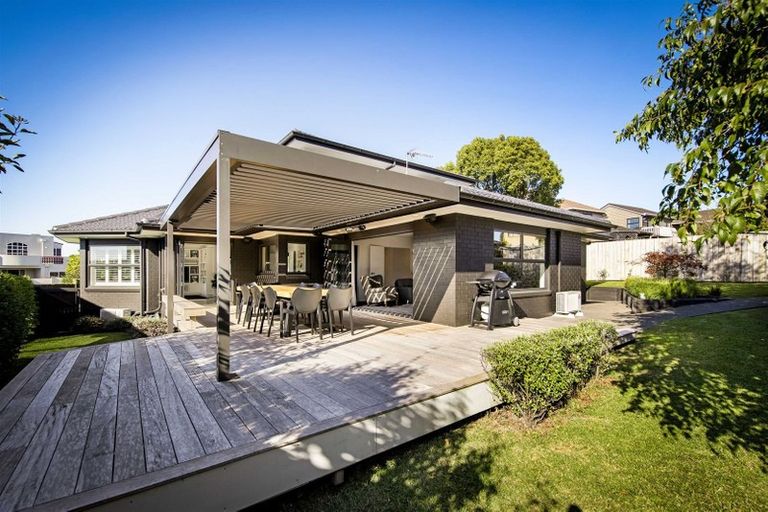 Photo of property in 20 Renoir Street, West Harbour, Auckland, 0618