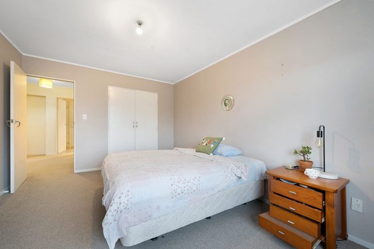Photo of property in 2/37 Seabrook Avenue, New Lynn, Auckland, 0600