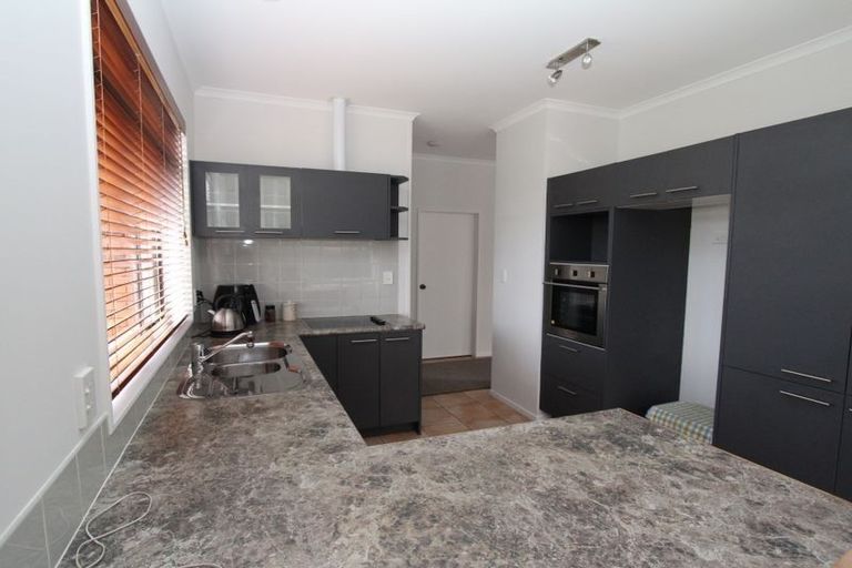 Photo of property in 38 Sandwick Drive, Weymouth, Auckland, 2103