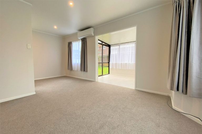 Photo of property in 2/116 Titirangi Road, New Lynn, Auckland, 0600