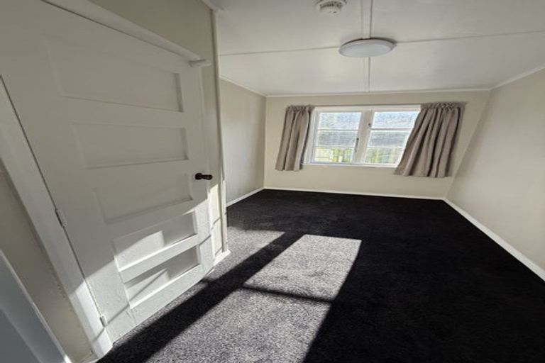 Photo of property in 42 Pitcairn Crescent, Bryndwr, Christchurch, 8053