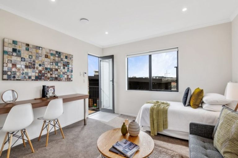 Photo of property in 16 Pepene Avenue, Takanini, 2112