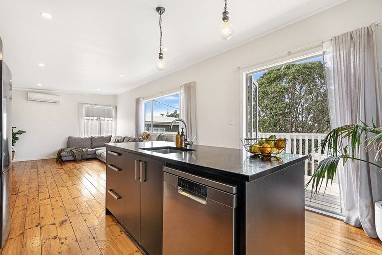 Photo of property in 8 James Mcleod Road, Shelly Beach, Helensville, 0874