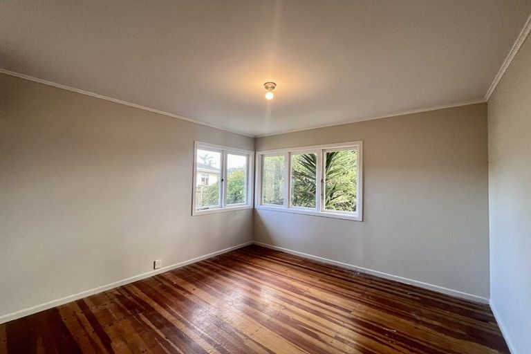Photo of property in 3 Ozich Avenue, Te Atatu South, Auckland, 0610