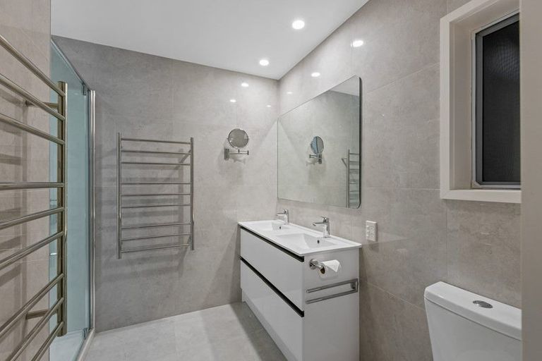 Photo of property in 5 Maygrove Drive, Orewa, 0931