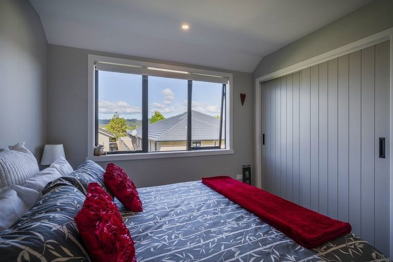 Photo of property in 18 Topping Place, Whitianga, 3510