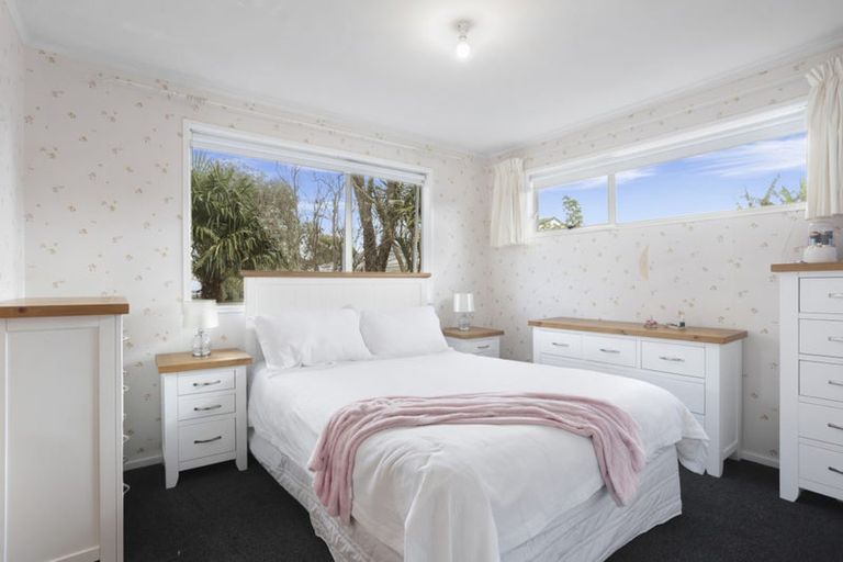 Photo of property in 4 Hydra Place, Glen Eden, Auckland, 0602