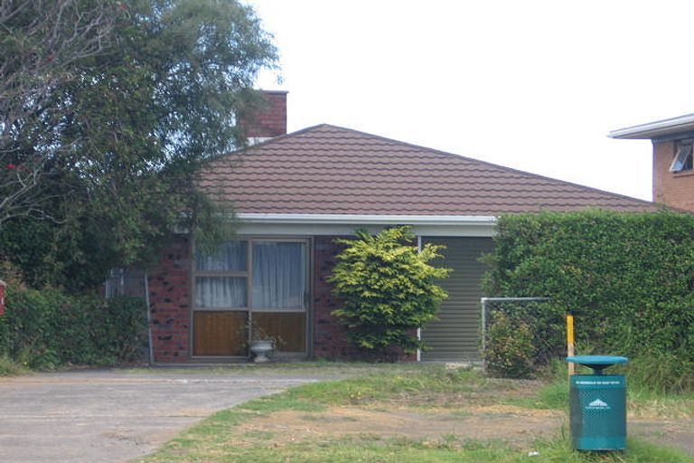 Photo of property in 2/465a Glenfield Road, Glenfield, Auckland, 0629
