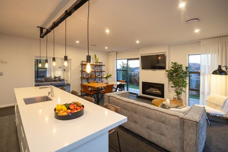 Photo of property in 14 Monaco Grove, Fitzherbert, Palmerston North, 4410