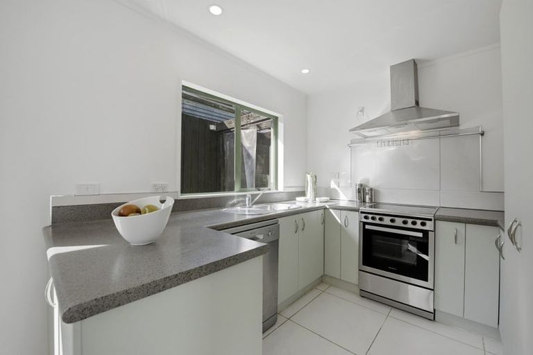 Photo of property in 1/4 Knott Road, Stanmore Bay, Whangaparaoa, 0932
