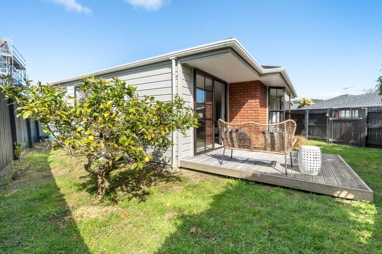 Photo of property in 2/41 Athlone Crescent, Avalon, Lower Hutt, 5011