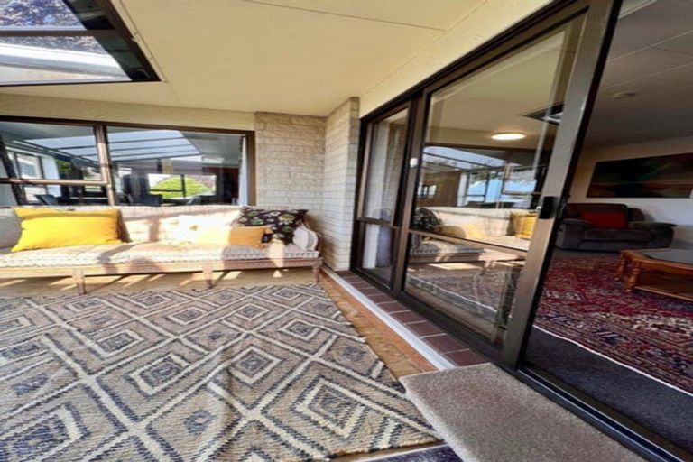 Photo of property in 343 Devon Street West, New Plymouth, 4310