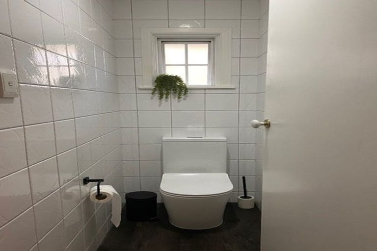 Photo of property in 7 Tiroroa Avenue, Te Atatu South, Auckland, 0610