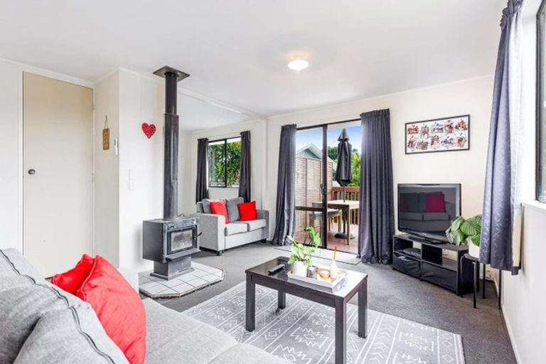 Photo of property in 25 Lilburn Crescent, Massey, Auckland, 0614