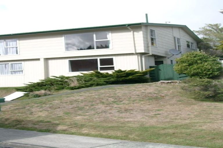 Photo of property in 34b Colchester Crescent, Newlands, Wellington, 6037