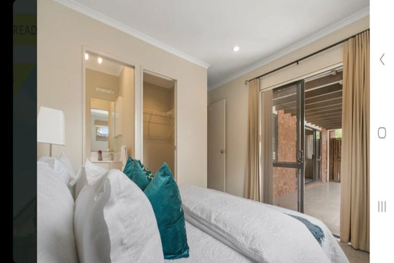 Photo of property in 8 Carisbrook Crescent, Papakura, 2110