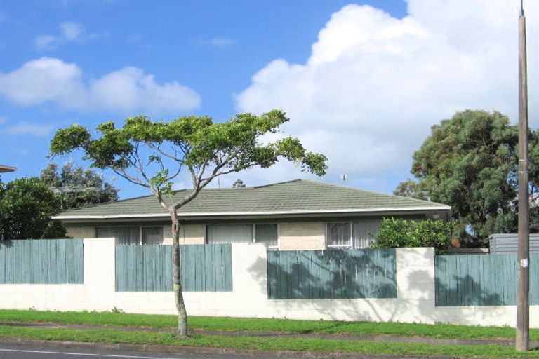Photo of property in 2/74 Prince Regent Drive, Half Moon Bay, Auckland, 2012