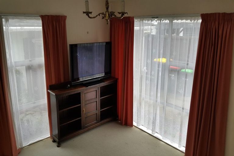 Photo of property in 210 Memorial Avenue, Burnside, Christchurch, 8053