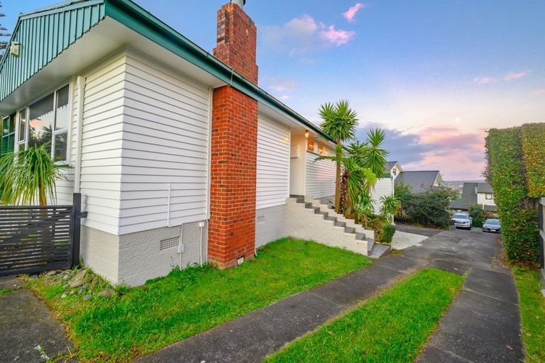 Photo of property in 1/90 Bradbury Road, Botany Downs, Auckland, 2010