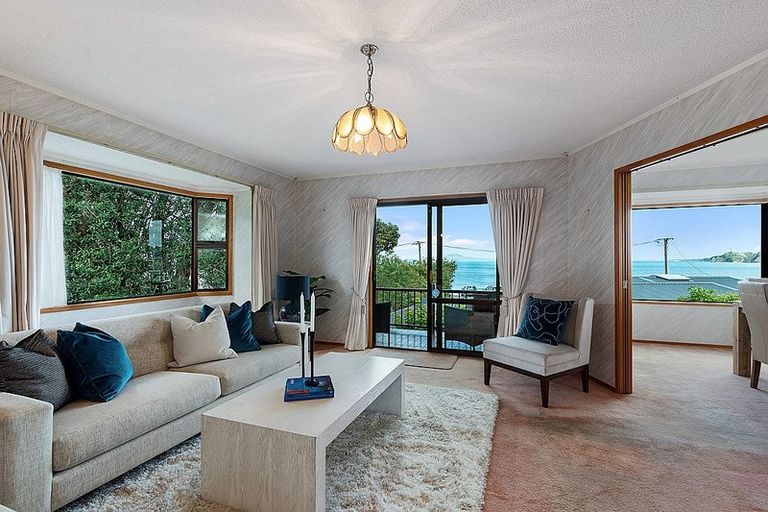 Photo of property in 2/30 Manly Esplanade, Browns Bay, Auckland, 0630