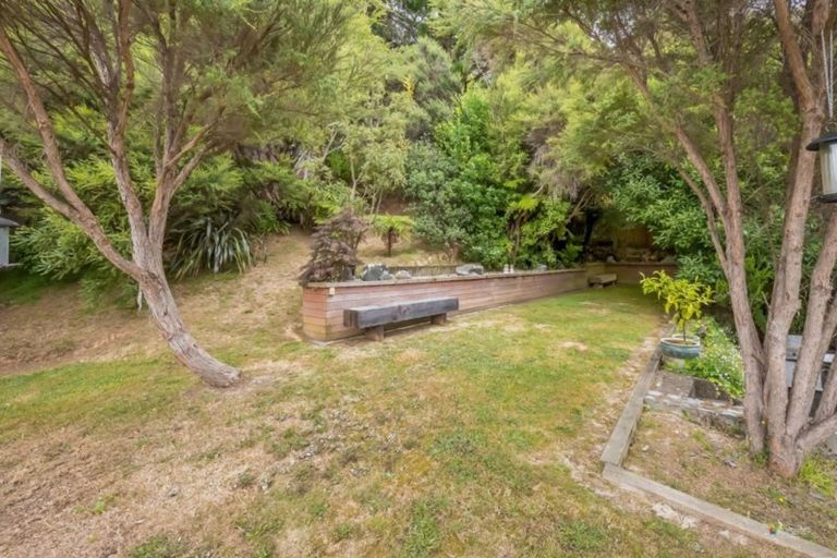 Photo of property in 10 Hill Grove, Naenae, Lower Hutt, 5011