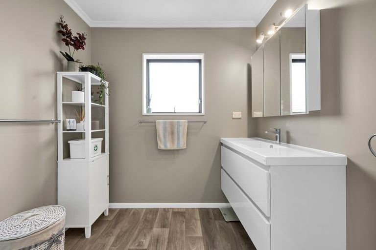 Photo of property in 3 Webster Street, Westown, New Plymouth, 4310