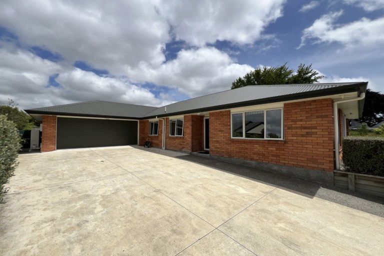 Photo of property in 10 Hokowhitu Court, Hokowhitu, Palmerston North, 4410