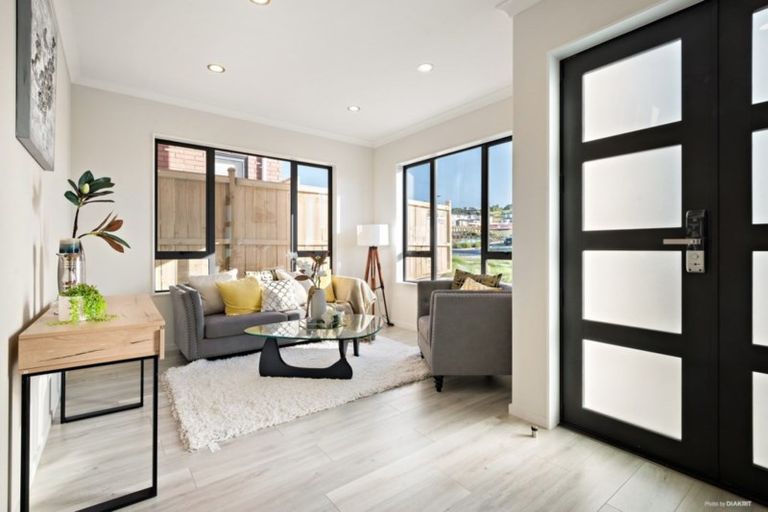 Photo of property in 82 Drumbuoy Drive, Flat Bush, Auckland, 2019