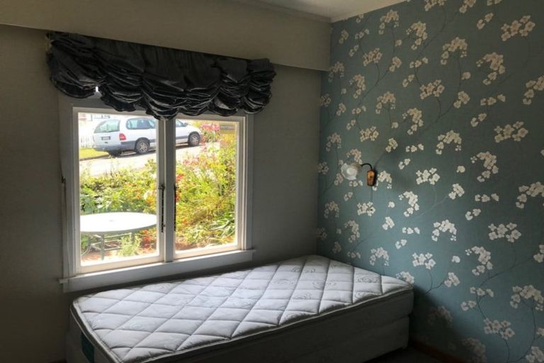 Photo of property in 4 Ridge Lane, New Plymouth, 4310