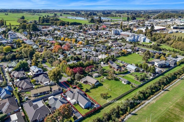 Photo of property in 8 Highfield Lane, Rangiora, 7400