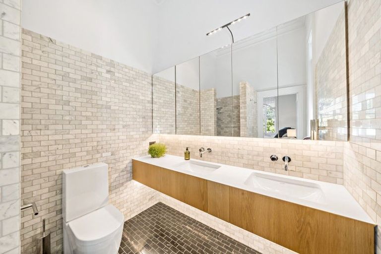 Photo of property in 215 Jervois Road, Herne Bay, Auckland, 1011